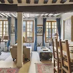 Cozy & Central Duplex In The Marais!
