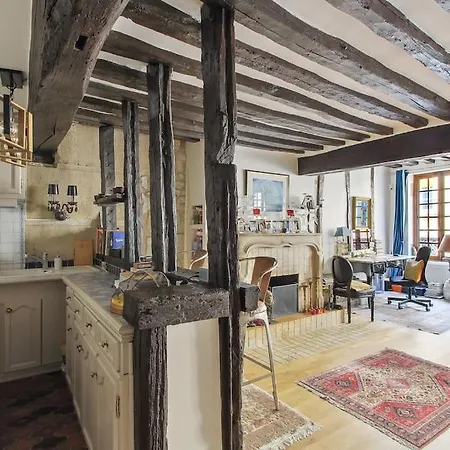 Cozy & Central Duplex In The Marais! Parigi